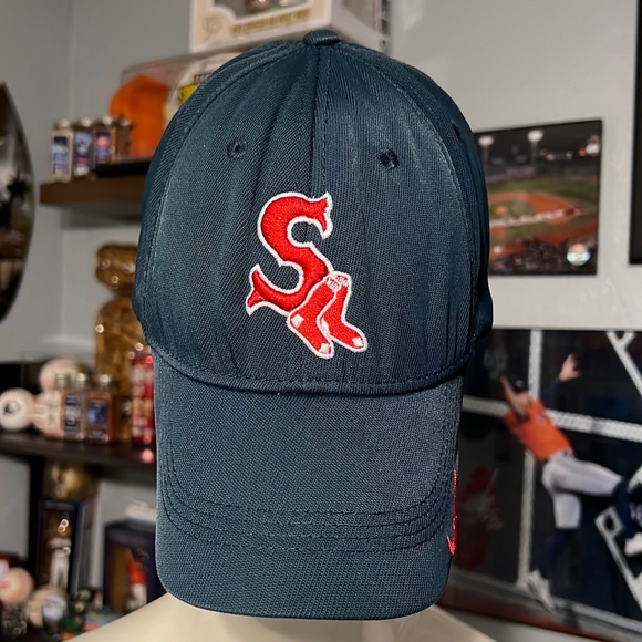 Well loved Red Sox Hat flex fit not sure of size but clean - Picture 1 of 7